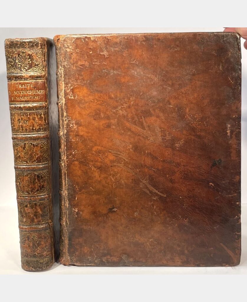 Traité des maladies des femmes grosses et observations sur la grossesse et l’accouchement. Complet en deux tomes. par MAURICEAU (François) - Photo principale